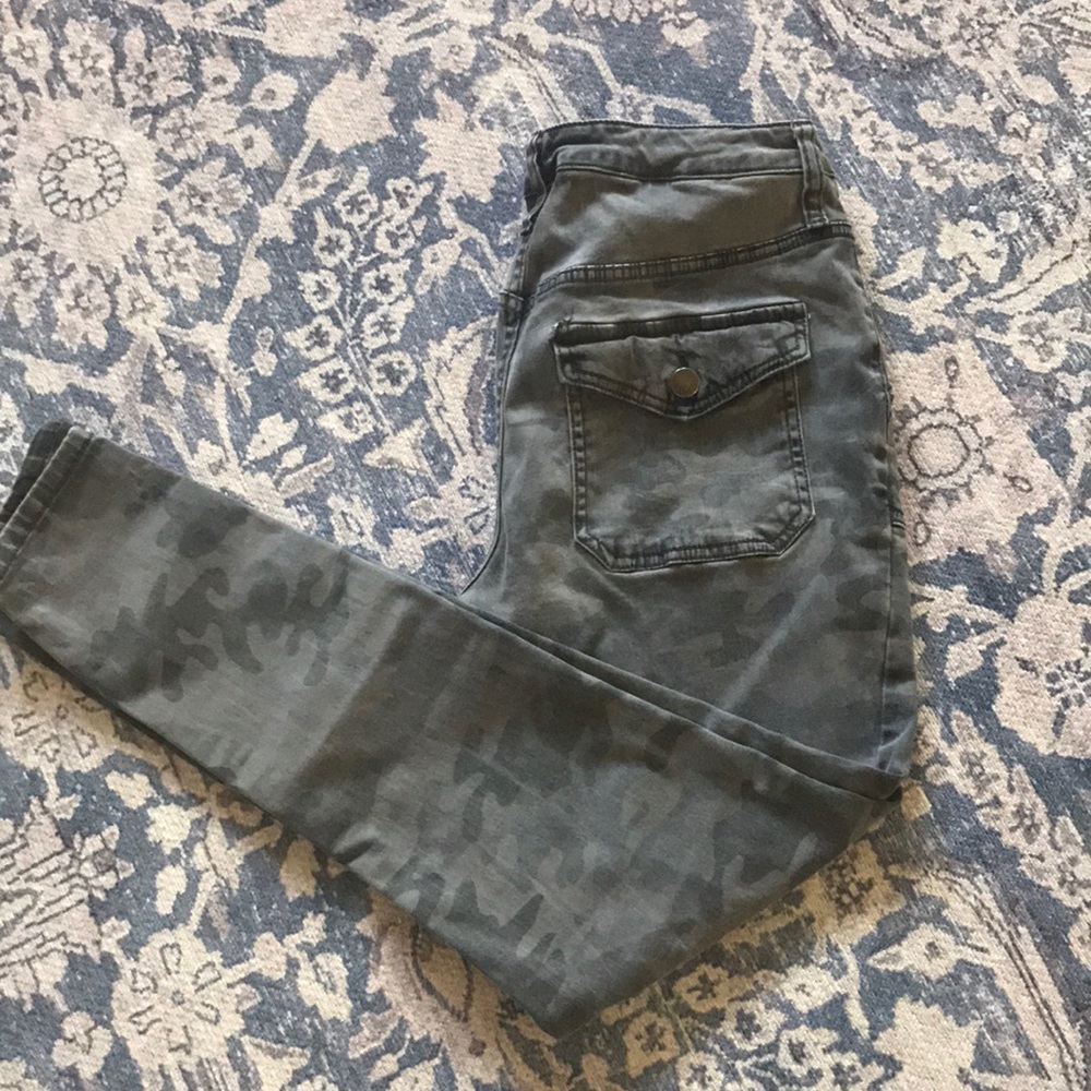 Mossimo high rise camo jeggings size 6